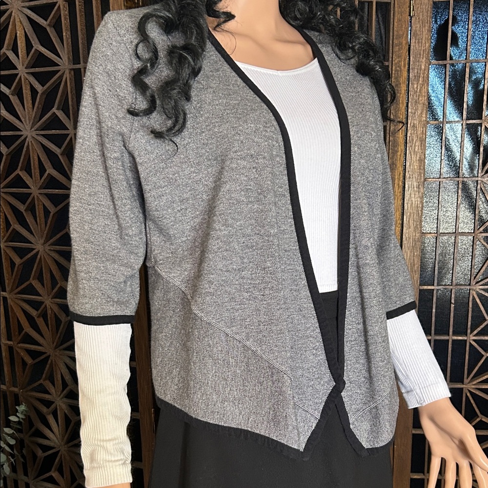 ALFANI SHORT GRAY CARDI P/L